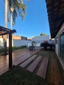 Casa de Condomínio com 3 Quartos para alugar, 250m² no Aclimação, Uberlândia