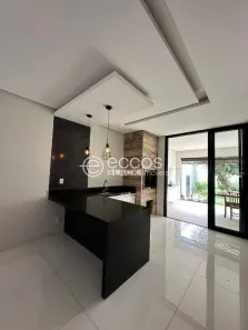 Casa com 4 Quartos à venda, 235m² no Segismundo Pereira, Uberlândia