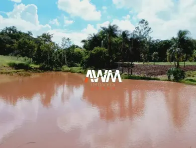 Fazenda/Sítio com 3 Quartos à venda, 200m² no Centro, Abadia de Goiás