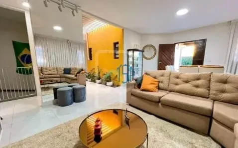 Casa com 4 Quartos à venda, 208m² no Candelária, Natal