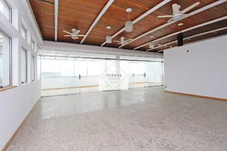 Prédio Comercial com 1 Quarto para alugar, 2400m² no Três Figueiras, Porto Alegre