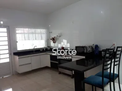 Casa com 3 Quartos à venda, 160m² no Cidade Jardim, Uberlândia