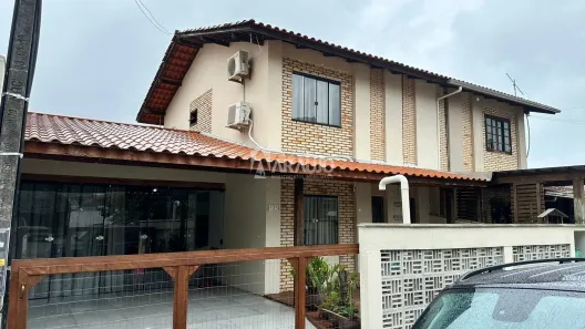 Sobrado com 3 Quartos à venda, 141m² no Zimbros, Bombinhas