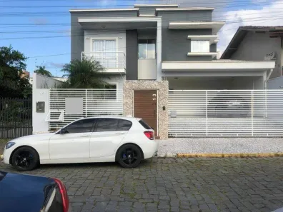 Casa com 4 Quartos à venda, 243m² no Centro, Camboriú