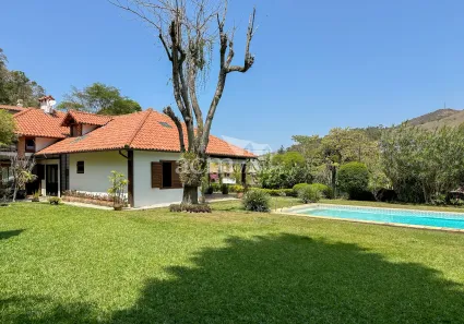 Casa com 3 Quartos à venda, 1400m² no Nogueira, Petrópolis