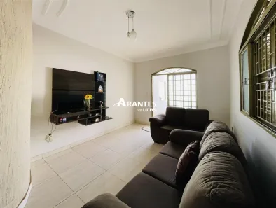 Casa com 3 Quartos à venda, 153m² no Cidade Jardim, Uberlândia