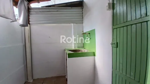 Casa com 2 Quartos para alugar, 45m² no Bom Jesus, Uberlândia