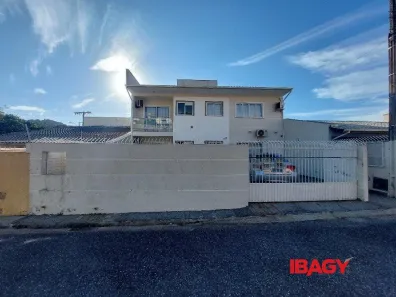 Apartamento com 1 Quarto para alugar, 57m² no Coqueiros, Florianópolis