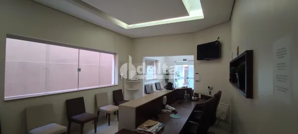 Ponto Comercial com 3 Quartos à venda, 440m² no Centro, Uberlândia