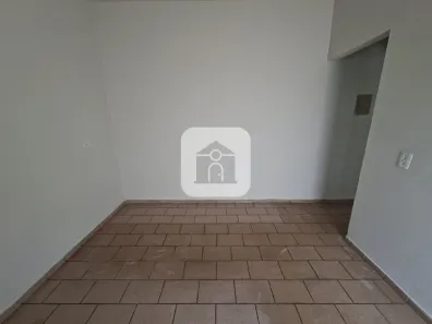 Casa com 3 Quartos para alugar, 74m² no Dona Zulmira, Uberlândia