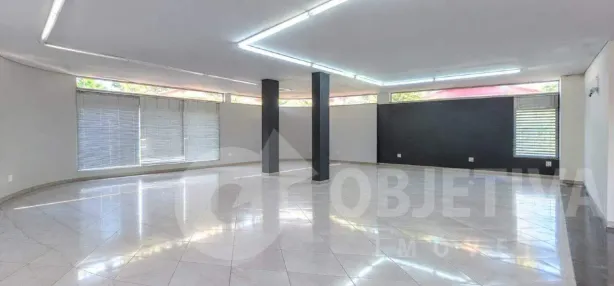 Ponto Comercial para alugar, 429m² no Carajás, Uberlândia