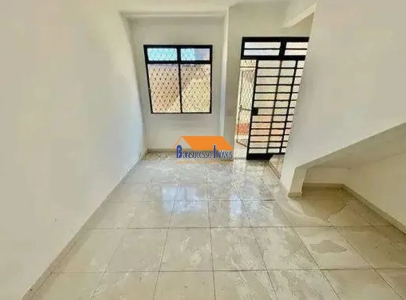 Casa com 2 quartos — Santa Mônica, Belo Horizonte