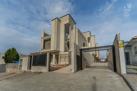 Sobrado com 3 Quartos à venda, 128m² no Capão Raso, Curitiba