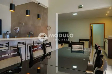 Casa com 4 Quartos à venda, 252m² no Santa Mônica, Uberlândia
