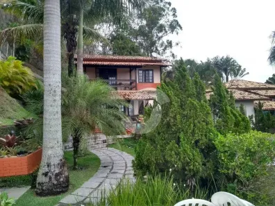 Casa de Condomínio com 3 Quartos à venda, 246m² no Piratininga, Niterói