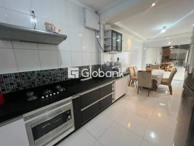 Casa com 3 Quartos à venda, 250m² no Vila Exposição, Montes Claros