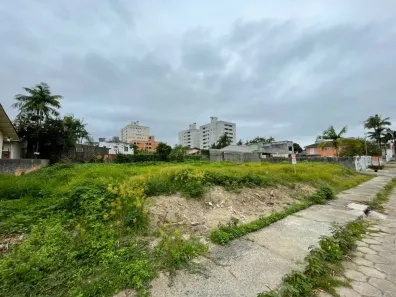 Lote/Terreno à venda, 810m² no Universitário, Criciúma