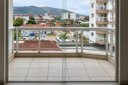 Apartamento com 2 Quartos para alugar, 70m² no Parque das Palmeiras, Angra dos Reis