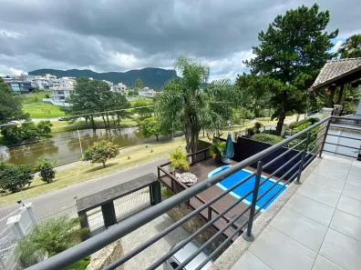 Casa com 3 Quartos à venda, 248m² no Pedra Branca, Palhoça