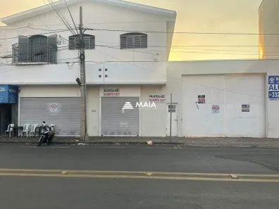 Sala Comercial para alugar, 597m² no Abadia, Uberaba
