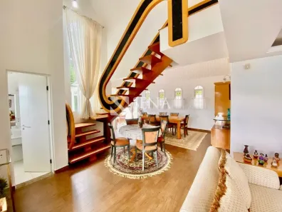 Casa com 5 Quartos à venda, 300m² no , Campos do Jordão