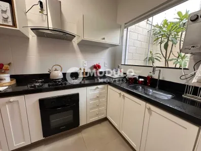 Sobrado com 3 Quartos à venda, 113m² no Jardim Inconfidência, Uberlândia