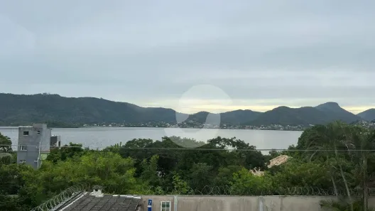 Casa com 3 Quartos à venda, 300m² no Piratininga, Niterói