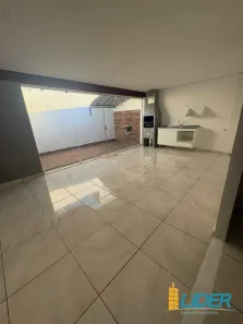 Casa de Condomínio com 3 Quartos para alugar, 110m² no Aclimação, Uberlândia