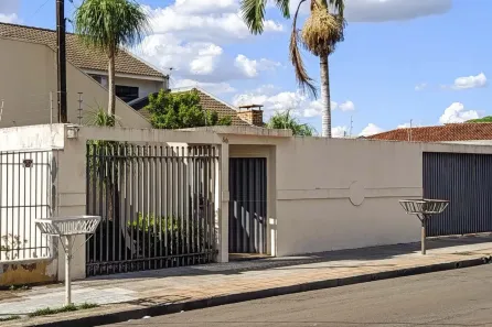 Sobrado com 3 Quartos à venda, 287m² no Jardim Vitória, Maringá