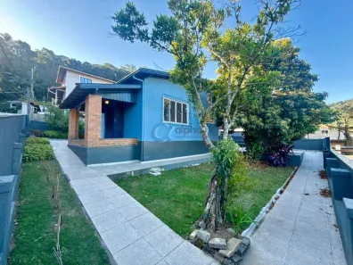 Casa com 3 Quartos para alugar, 80m² no Mosela, Petrópolis
