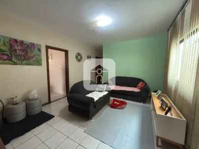 Casa com 3 Quartos para alugar, 250m² no Santa Mônica, Uberlândia