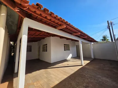 Casa com 3 Quartos para alugar, 120m² no Plano Diretor Sul, Palmas