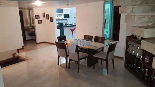 Casa com 3 Quartos para alugar, 280m² no Lagoa, Macaé