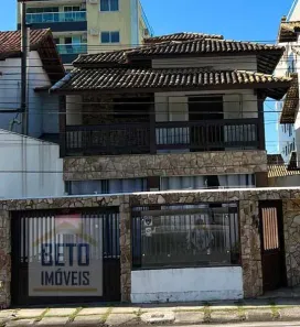 Sobrado com 4 Quartos para alugar, 250m² no Cavaleiros, Macaé
