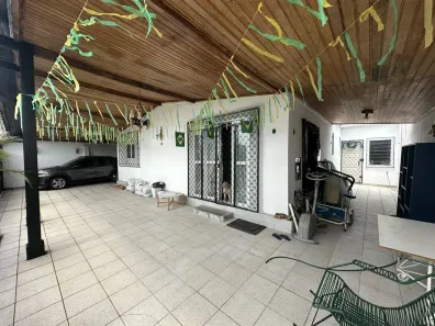 Casa com 3 Quartos à venda, 180m² no Parque 10 de Novembro, Manaus