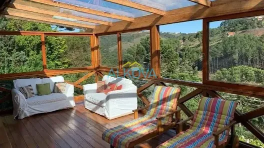Sobrado com 4 Quartos à venda, 320m² no , Campos do Jordão