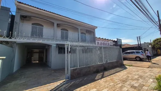 Sobrado com 4 Quartos para alugar, 252m² no Jardim Santa Rosa, Araraquara
