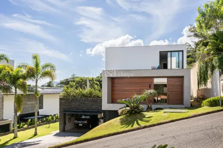 Casa de Condomínio com 3 Quartos à venda, 505m² no Cacupé, Florianópolis