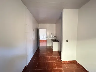 Casa com 2 Quartos para alugar, 70m² no Mansour, Uberlândia