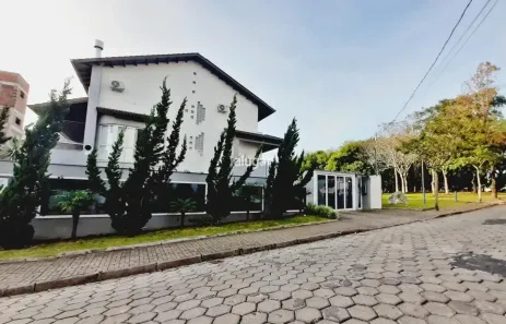 Casa com 3 Quartos para alugar, 310m² no Jardim América, Caxias do Sul