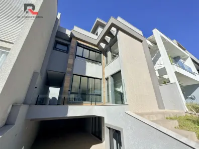 Casa com 4 Quartos à venda, 323m² no Uberaba, Curitiba