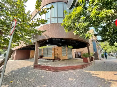 Galpão/Depósito/Armazém para venda ou aluguel, 400m² no Cambuí, Campinas