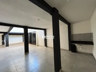 Casa com 4 Quartos para alugar, 180m² no Saraiva, Uberlândia