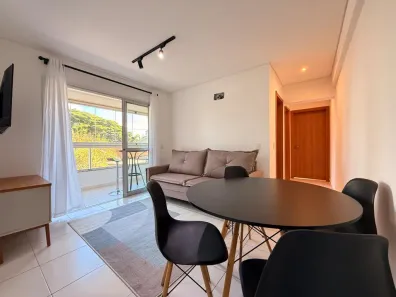 Apartamento com 2 Quartos para alugar, 54m² no Zona 08, Maringá