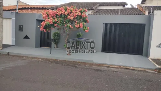 Casa com 3 Quartos à venda, 121m² no Jardim Europa, Uberlândia