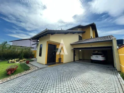Sobrado com 4 Quartos à venda, 197m² no Iririú, Joinville