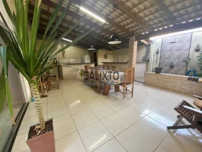 Casa com 3 Quartos à venda, 140m² no Jardim Holanda, Uberlândia