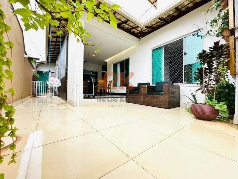 Casa com 3 quartos — Santa Amélia, Belo Horizonte