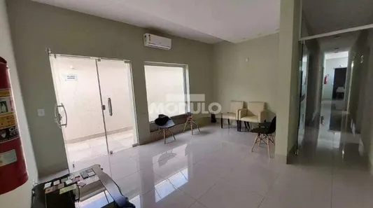 Prédio Comercial para alugar, 300m² no Nossa Senhora Aparecida, Uberlândia