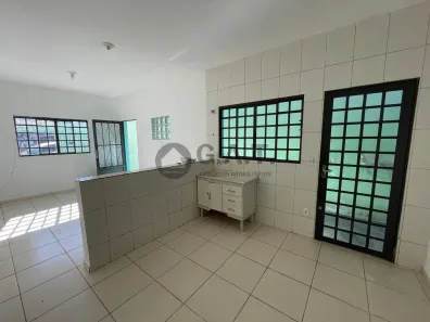 Casa com 2 Quartos para alugar, 80m² no Jardim São Carlos, Sorocaba